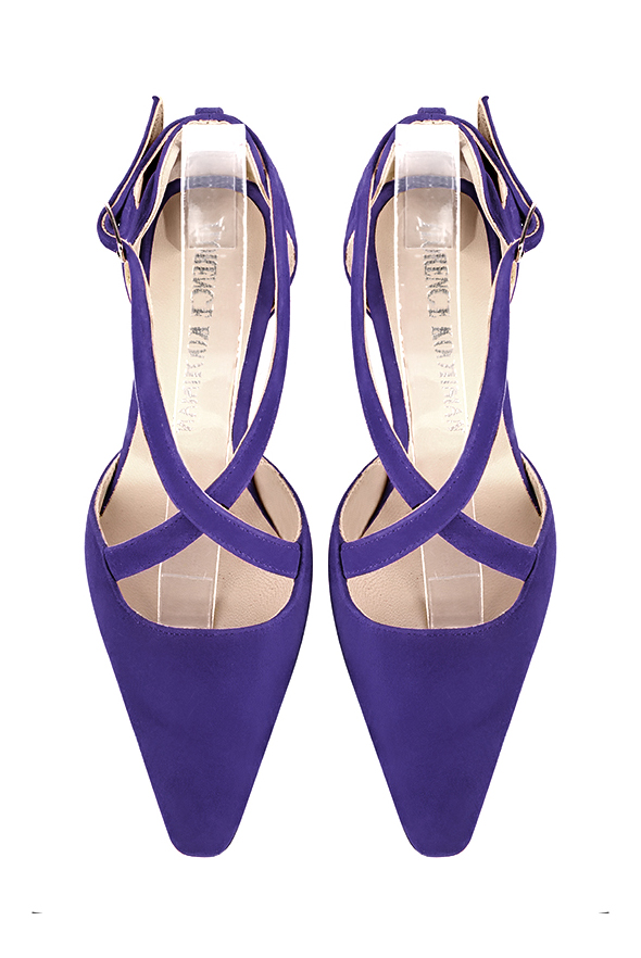 Women's violet purple open side dress shoes, with crossed straps. Tapered toe. Low kitten heels - Top view